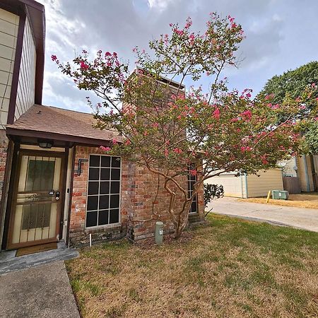 Centrally Located Houston Retreat! Sleeps 8, 10 Min To Downtown, Free Parking ภายนอก รูปภาพ