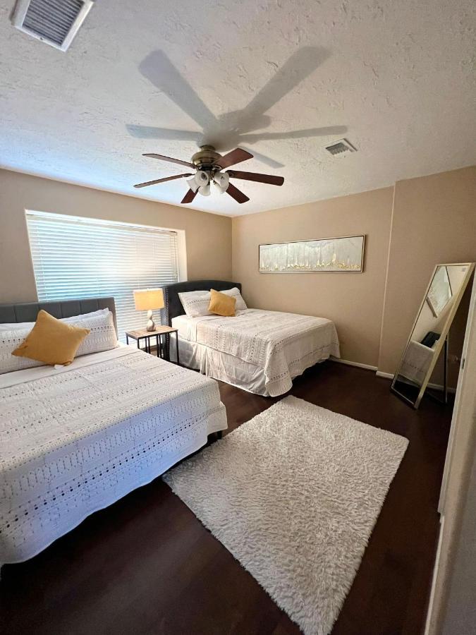Centrally Located Houston Retreat! Sleeps 8, 10 Min To Downtown, Free Parking ภายนอก รูปภาพ