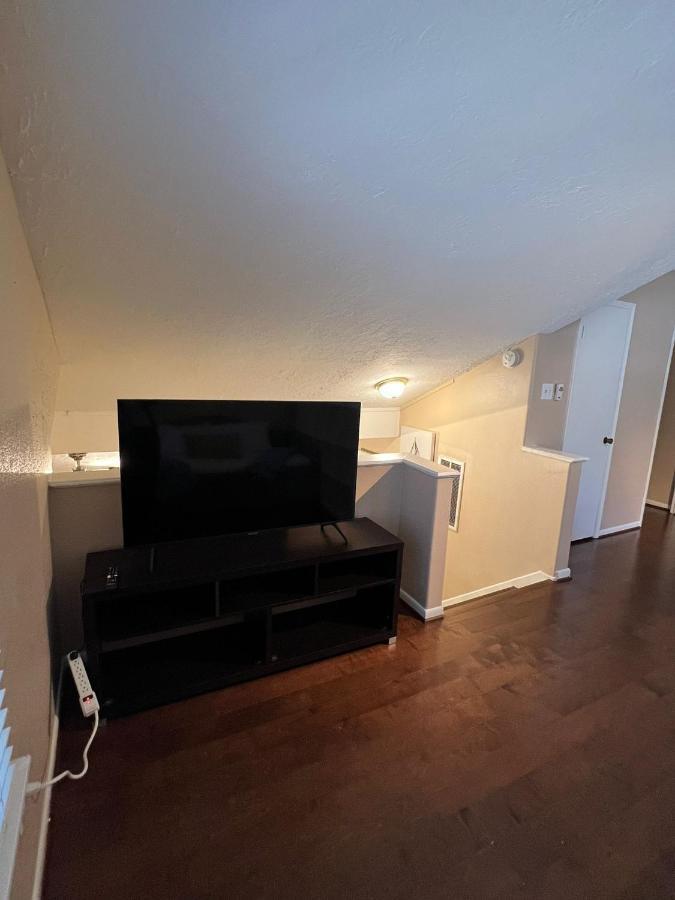 Centrally Located Houston Retreat! Sleeps 8, 10 Min To Downtown, Free Parking ภายนอก รูปภาพ