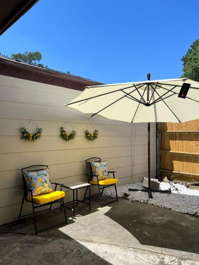 Centrally Located Houston Retreat! Sleeps 8, 10 Min To Downtown, Free Parking ภายนอก รูปภาพ