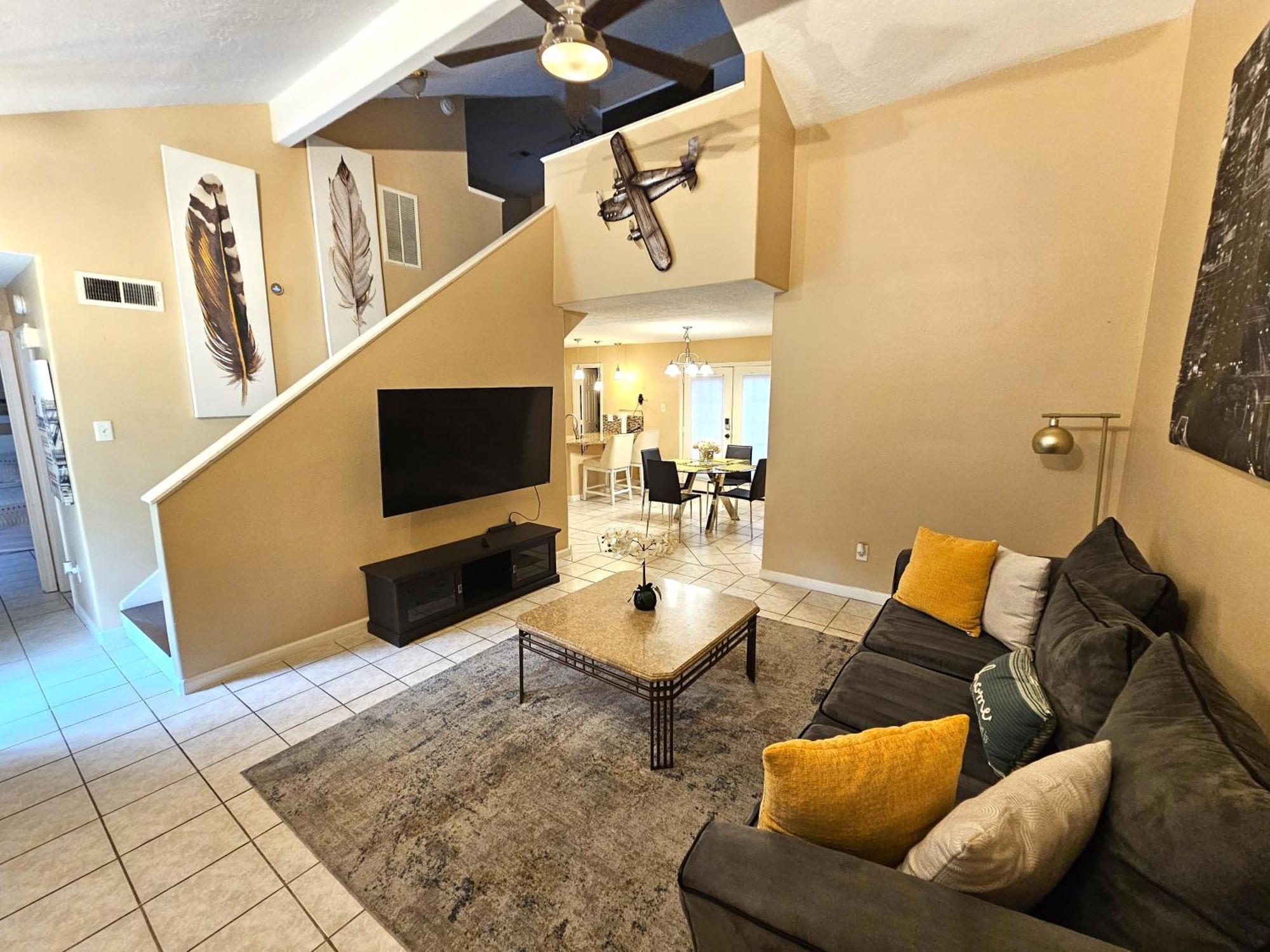Centrally Located Houston Retreat! Sleeps 8, 10 Min To Downtown, Free Parking ภายนอก รูปภาพ